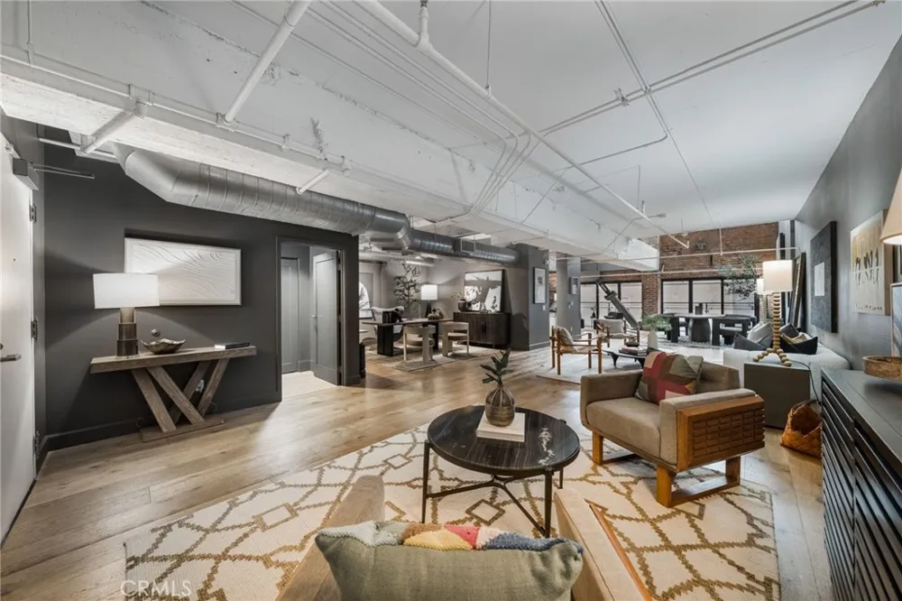 835 Locust Avenue #211 Long Beach, CA 90813