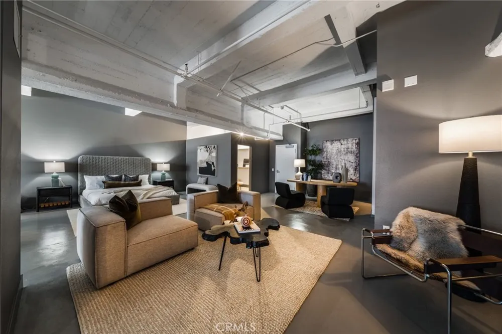 835 Locust Avenue #211 Long Beach, CA 90813