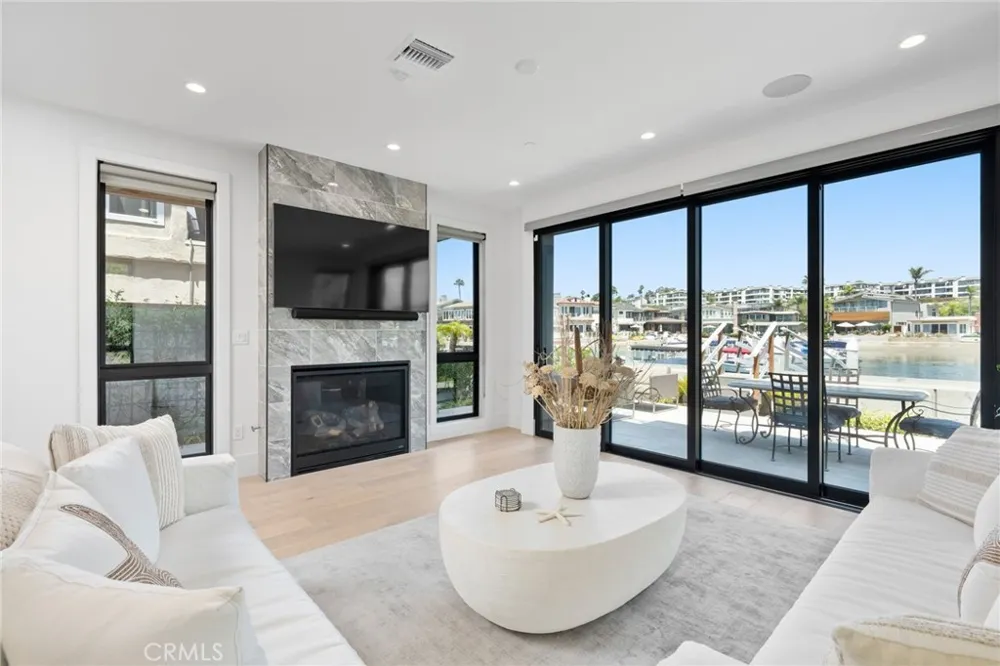 4014 Channel Place Newport Beach, CA 92663