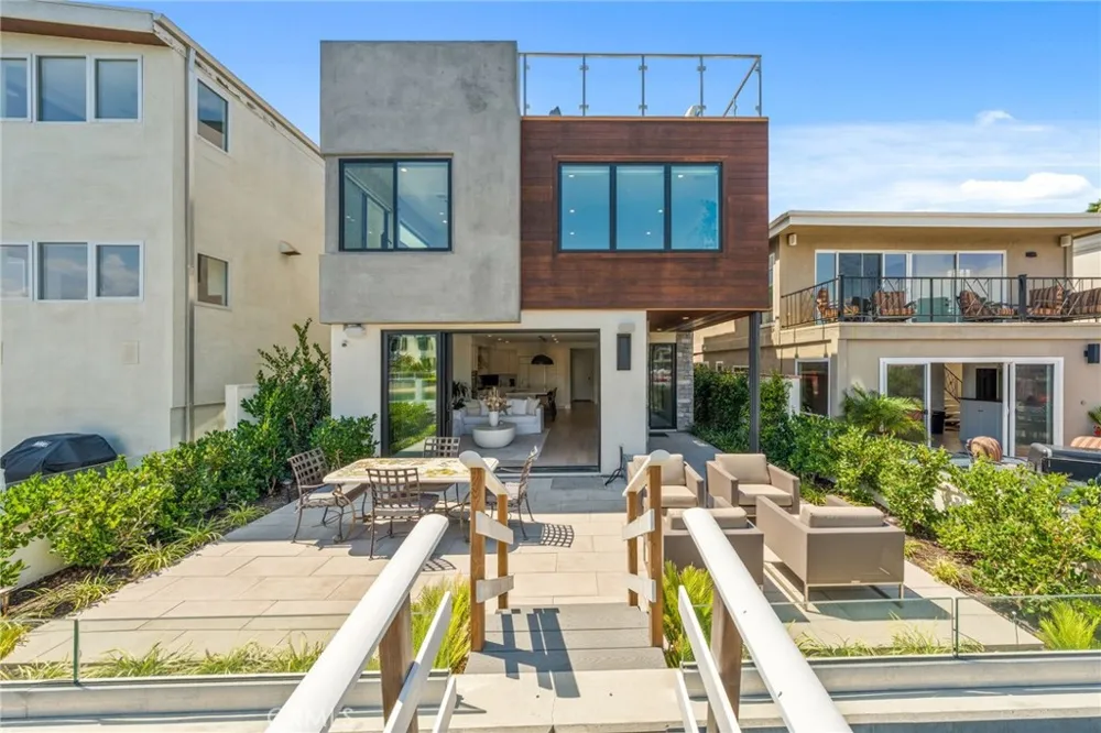 4014 Channel Place Newport Beach, CA 92663