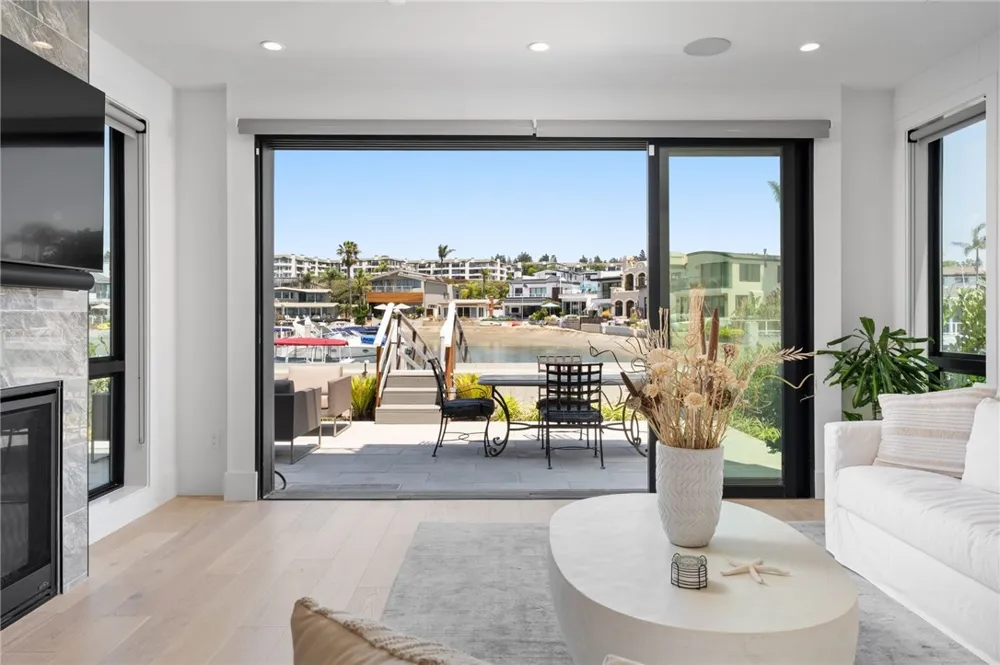 4014 Channel Place Newport Beach, CA 92663