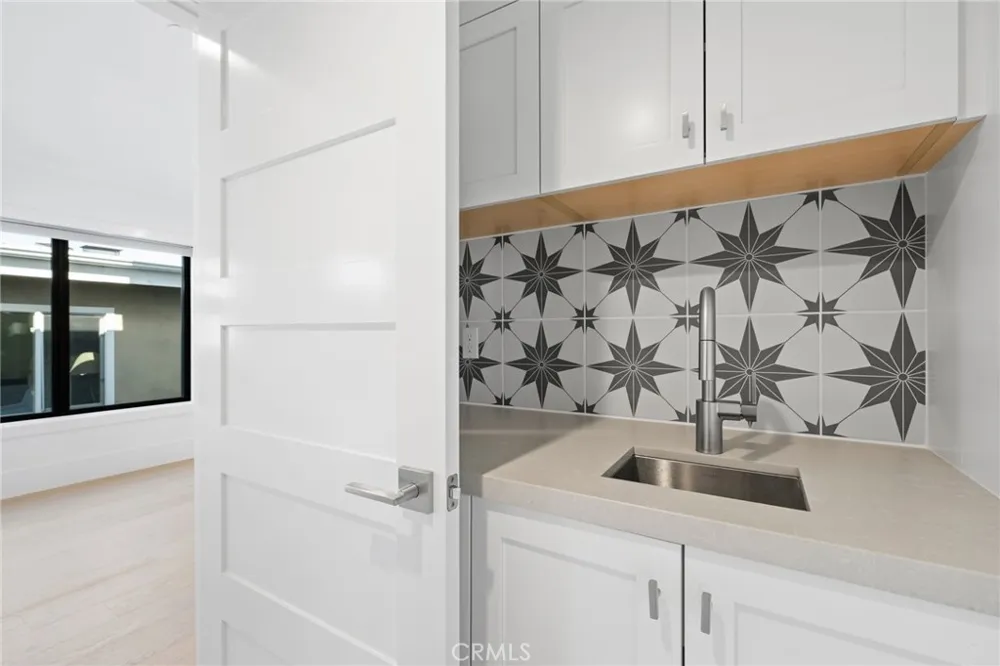 4014 Channel Place Newport Beach, CA 92663