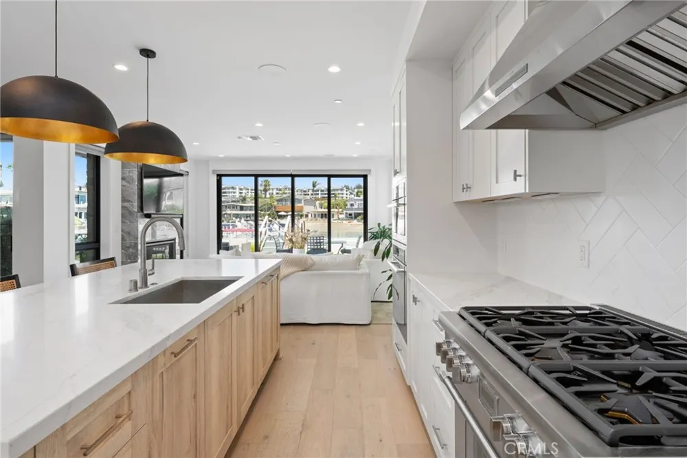 4014 Channel Place Newport Beach, CA 92663