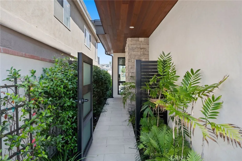 4014 Channel Place Newport Beach, CA 92663
