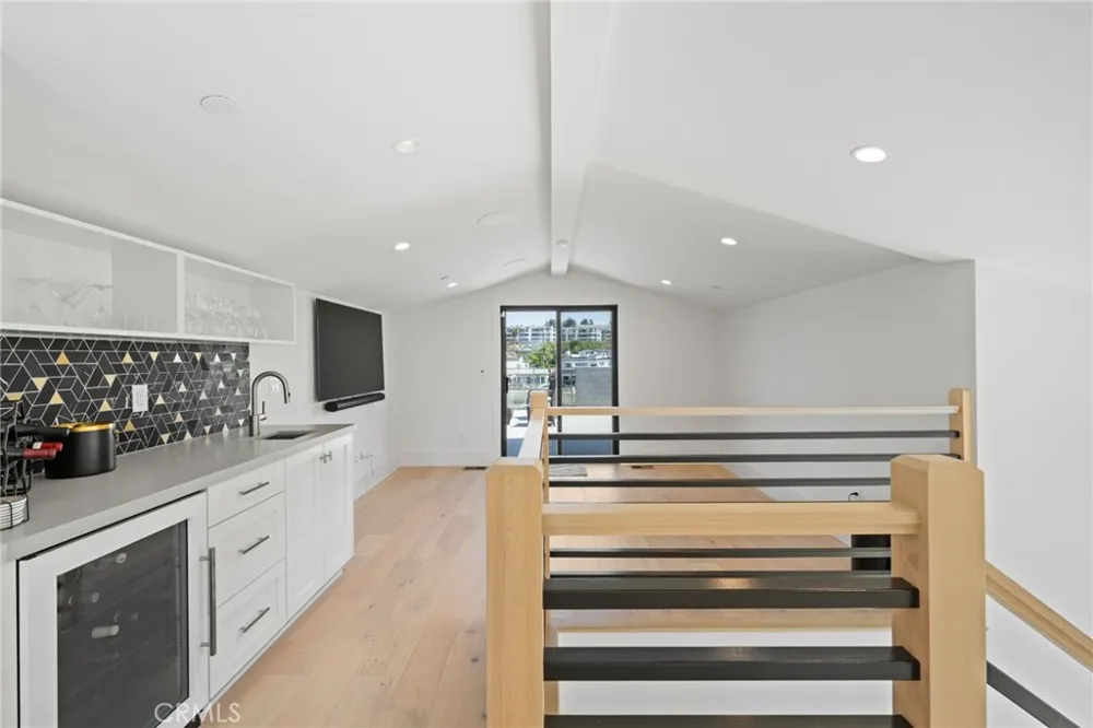 4014 Channel Place Newport Beach, CA 92663