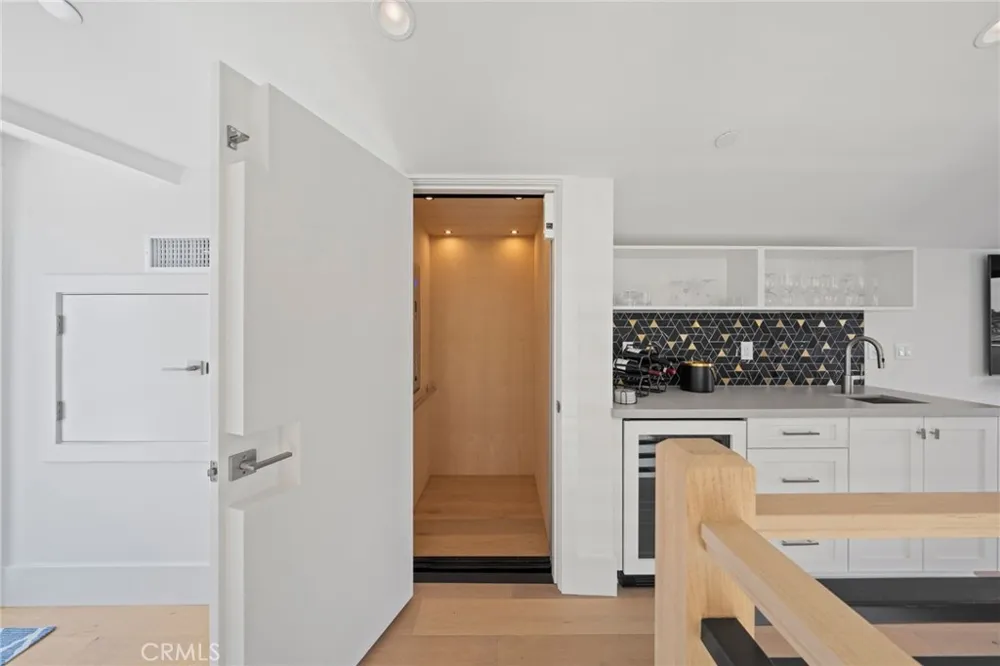 4014 Channel Place Newport Beach, CA 92663