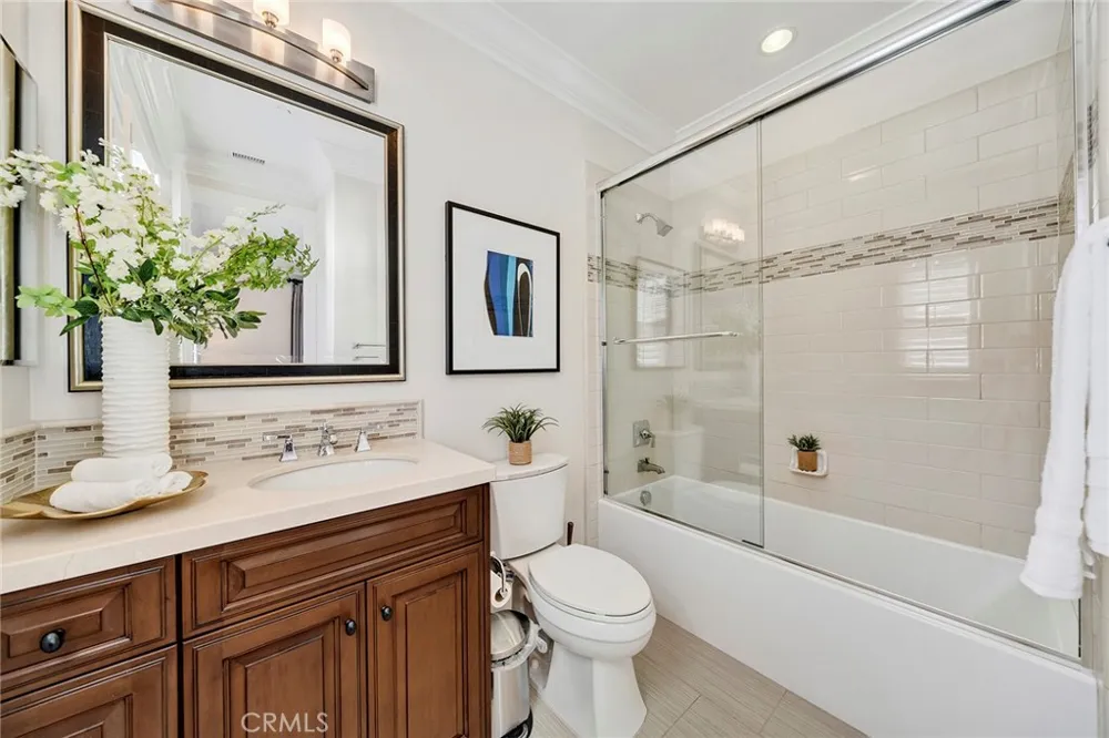 57 Cortland Irvine, CA 92620