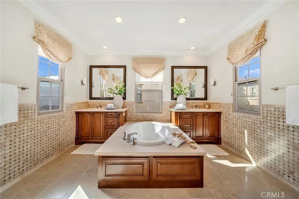 57 Cortland Irvine, CA 92620