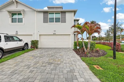 5610 SE Edgewater Cir
