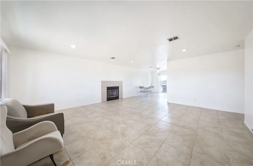 8012 Catalpa California City, CA 93505