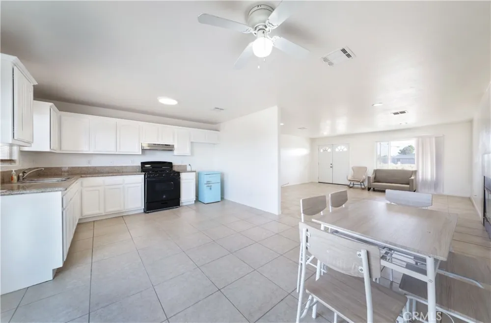 8012 Catalpa California City, CA 93505