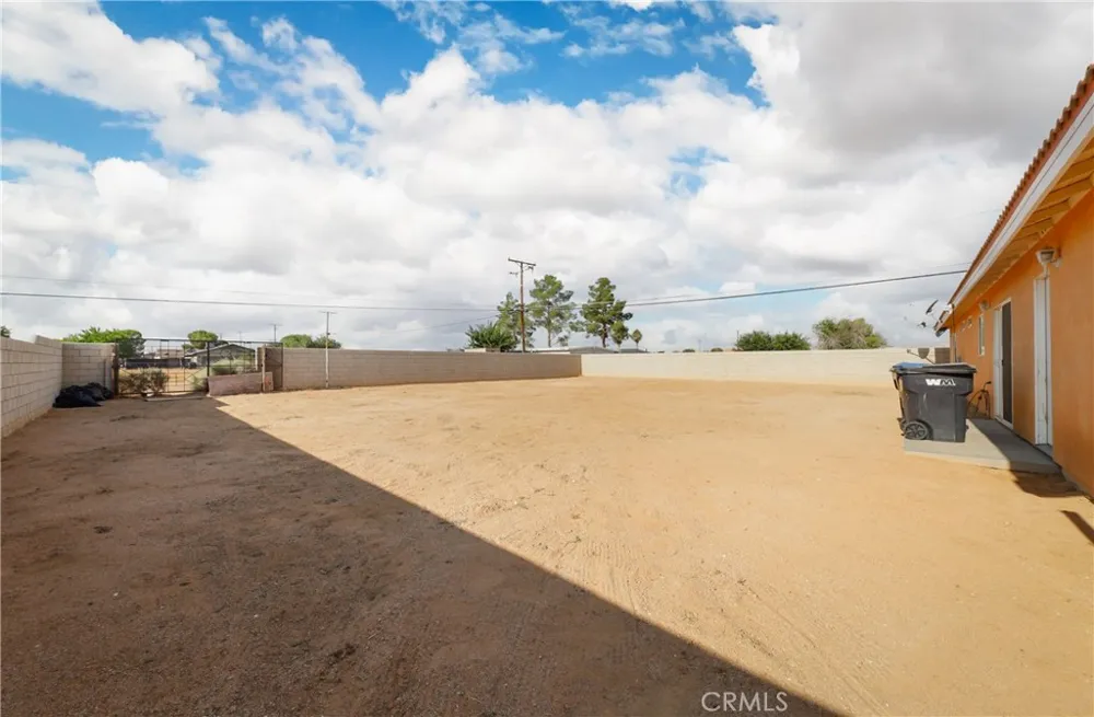 8012 Catalpa California City, CA 93505