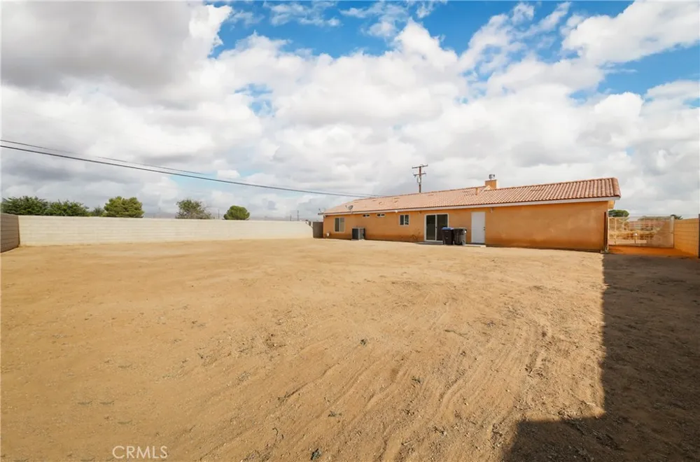 8012 Catalpa California City, CA 93505