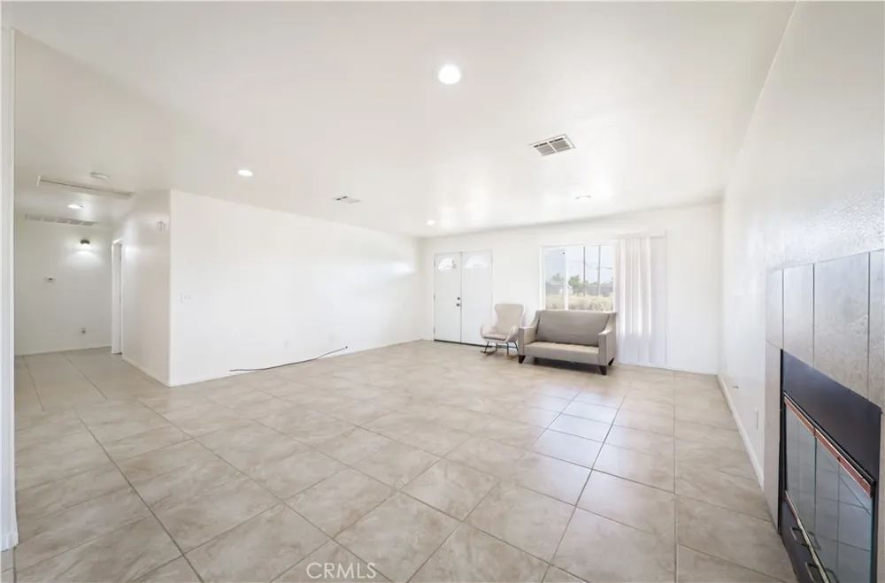 8012 Catalpa California City, CA 93505