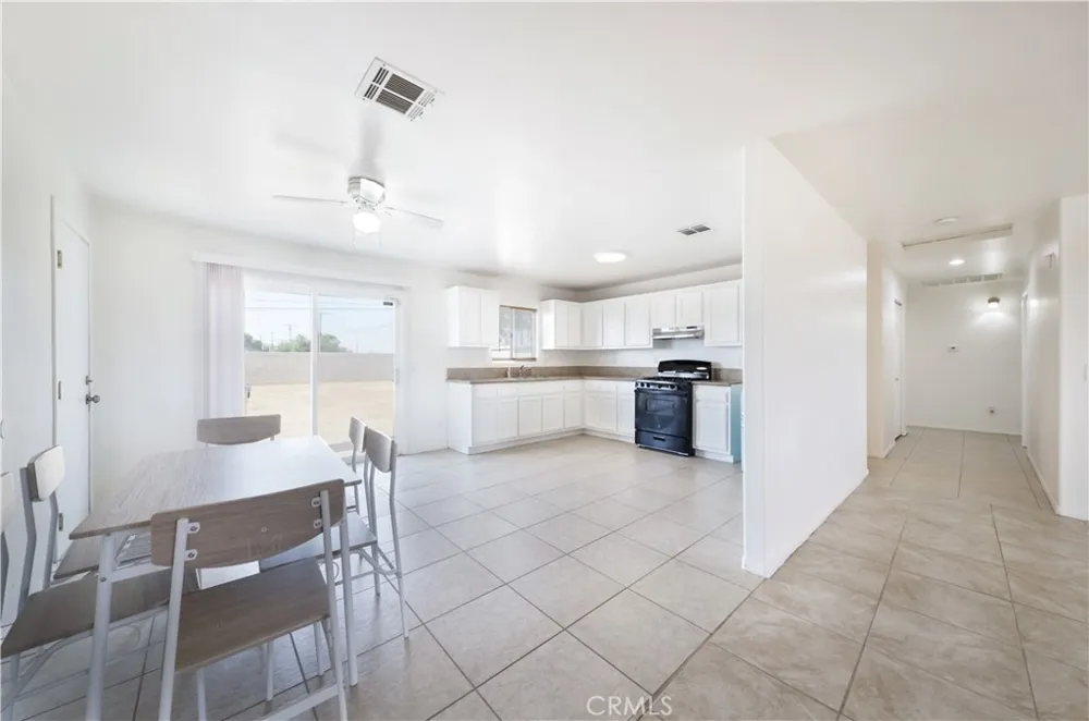 8012 Catalpa California City, CA 93505