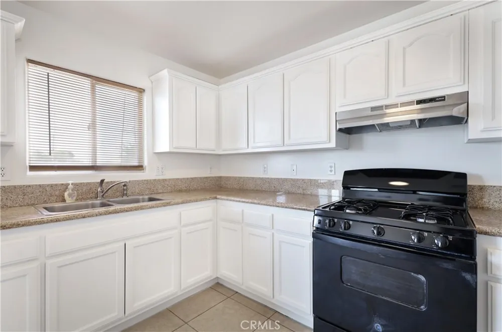 8012 Catalpa California City, CA 93505