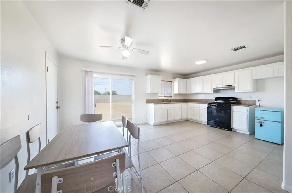 8012 Catalpa California City, CA 93505