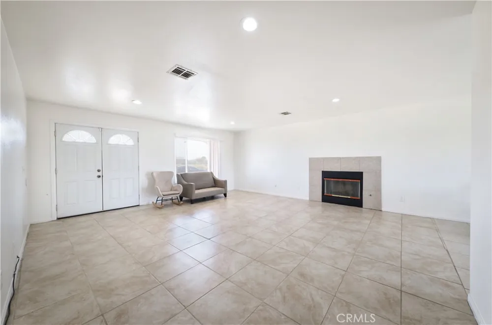 8012 Catalpa California City, CA 93505
