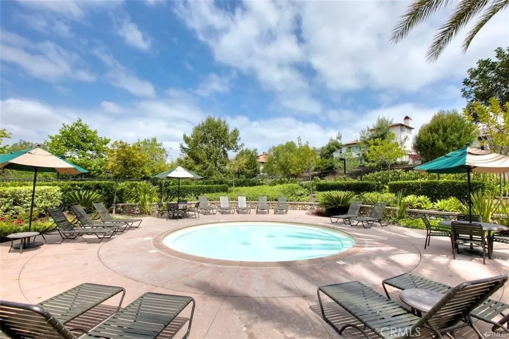 10 PINE HILL LANE Ladera Ranch, CA 92694