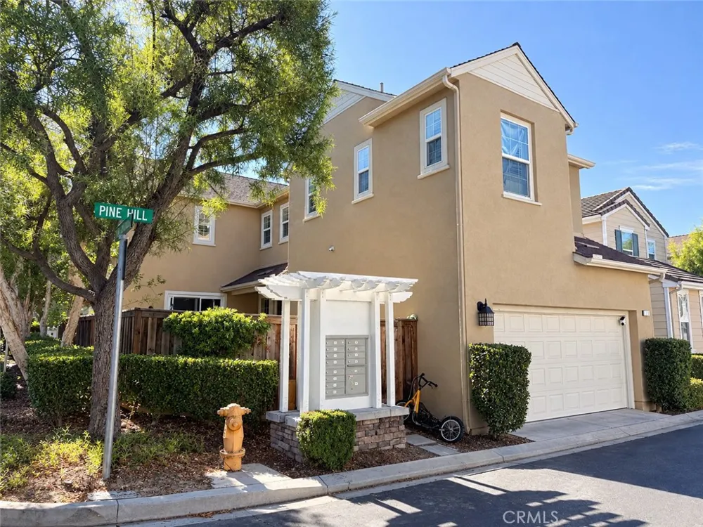 10 PINE HILL LANE Ladera Ranch, CA 92694