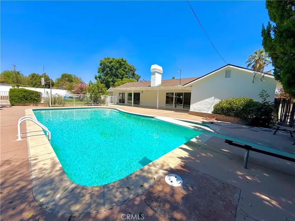 9537 Jellico Avenue Northridge, CA 91325