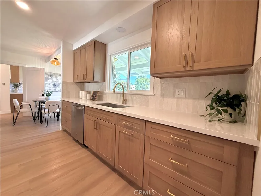 9537 Jellico Avenue Northridge, CA 91325