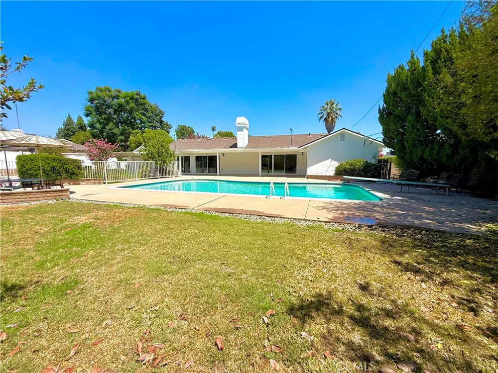 9537 Jellico Avenue Northridge, CA 91325