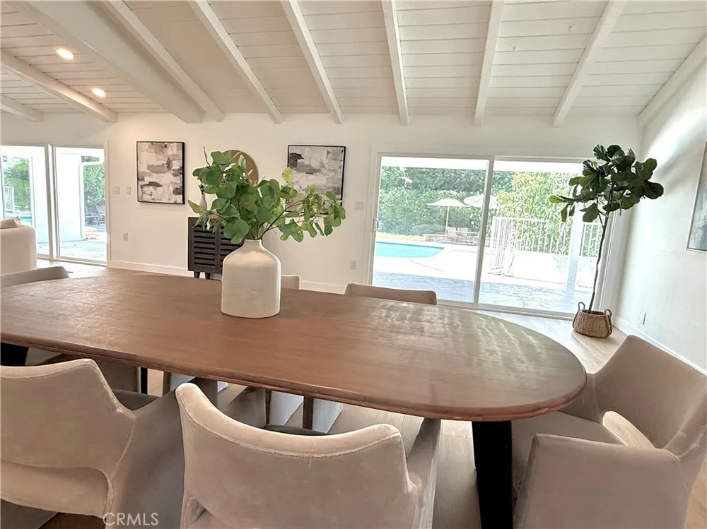 9537 Jellico Avenue Northridge, CA 91325