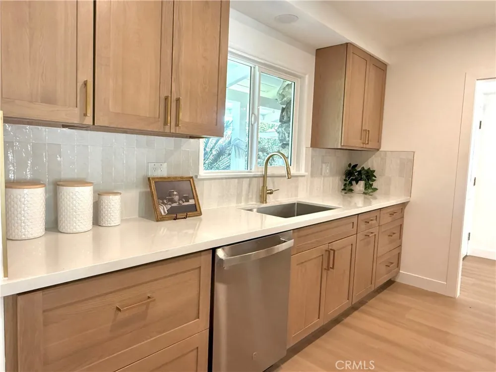 9537 Jellico Avenue Northridge, CA 91325