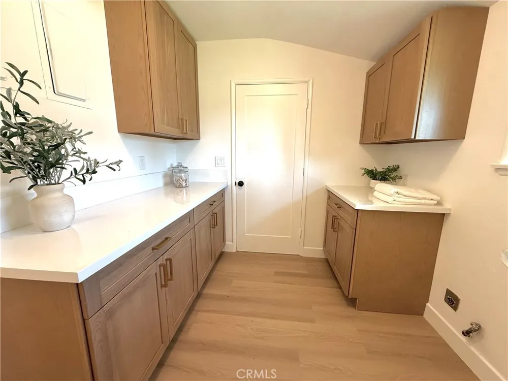9537 Jellico Avenue Northridge, CA 91325