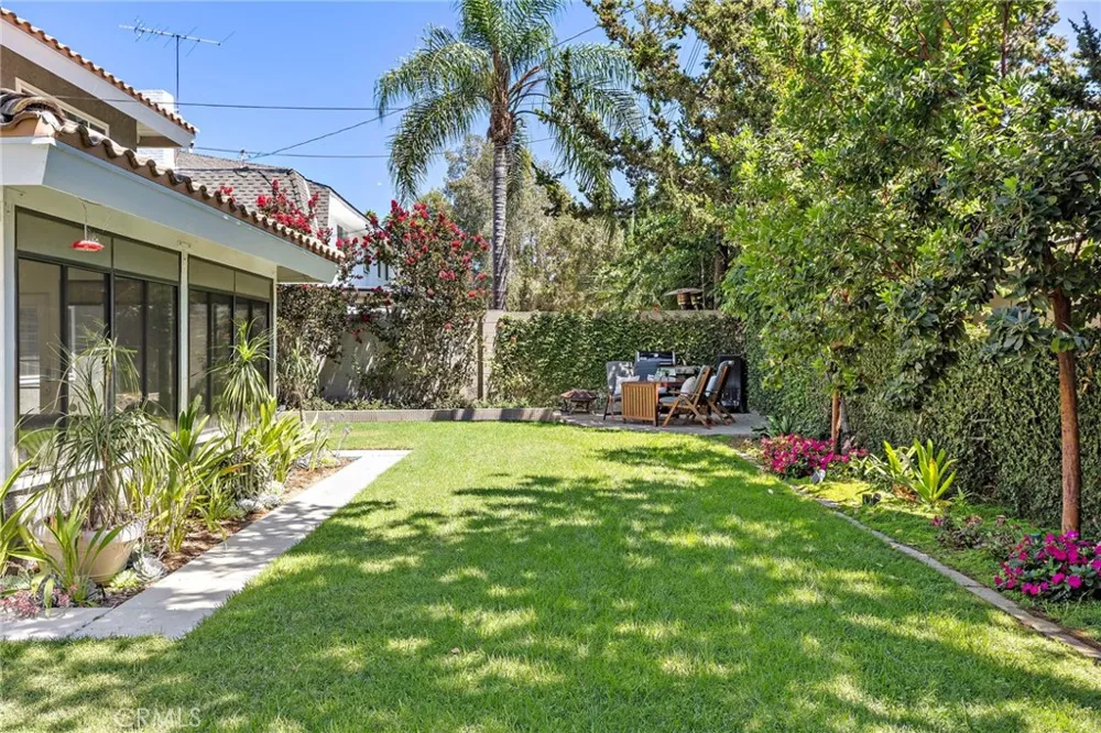 1902 E Avalon Santa Ana, CA 92705