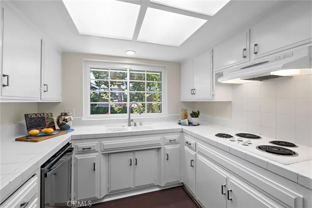 1902 E Avalon Santa Ana, CA 92705