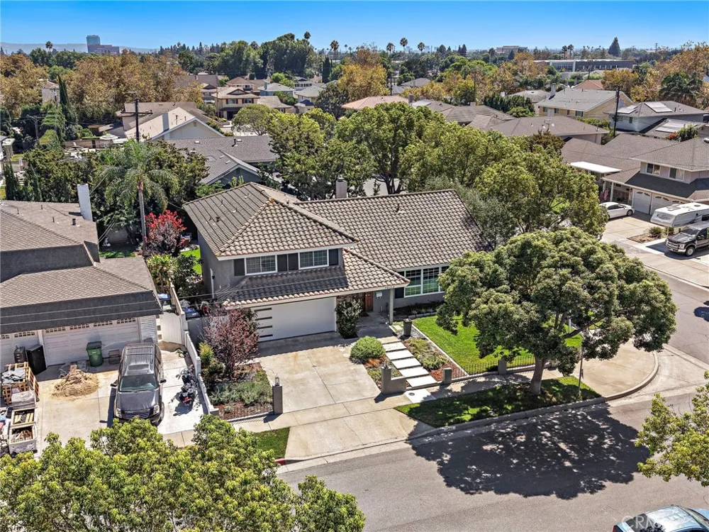 1902 E Avalon Santa Ana, CA 92705