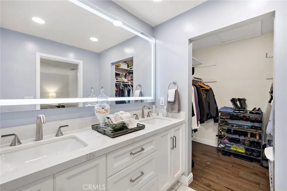 1902 E Avalon Santa Ana, CA 92705