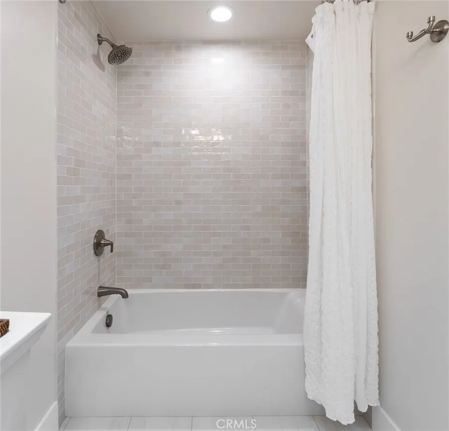 19122 Barrett Lane North Tustin, CA 92705