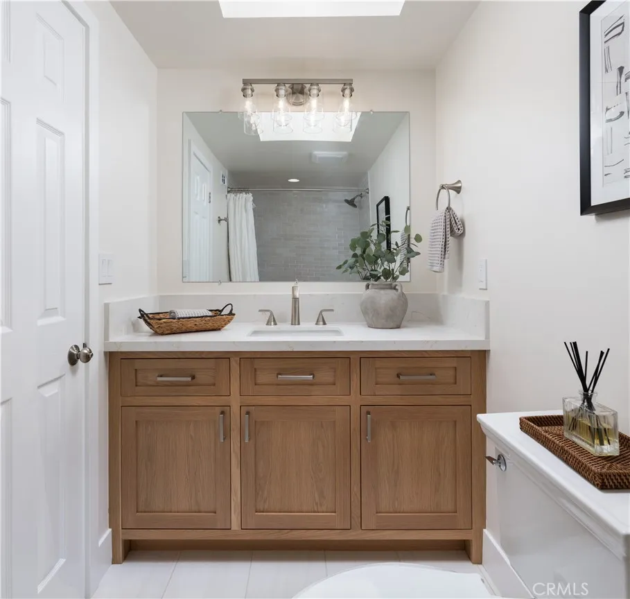 19122 Barrett Lane North Tustin, CA 92705