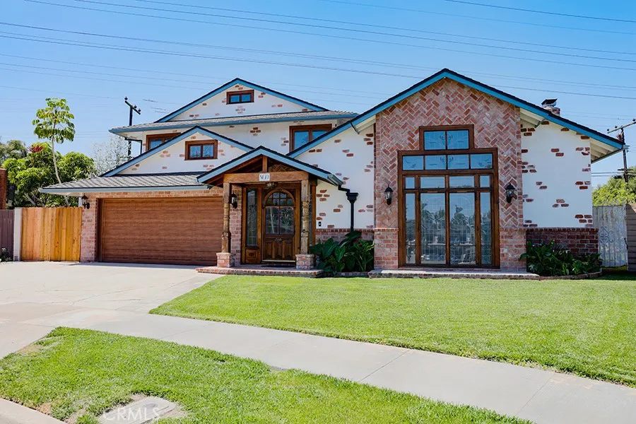 8679 El Costa Circle Fountain Valley, CA 92708