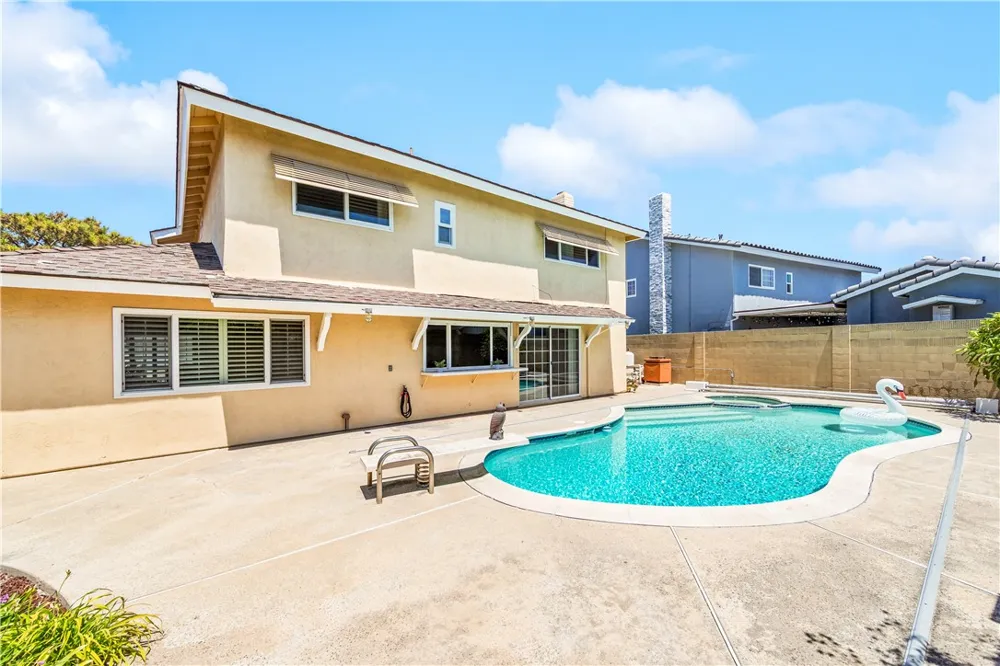 9652 Duke Westminster, CA 92683