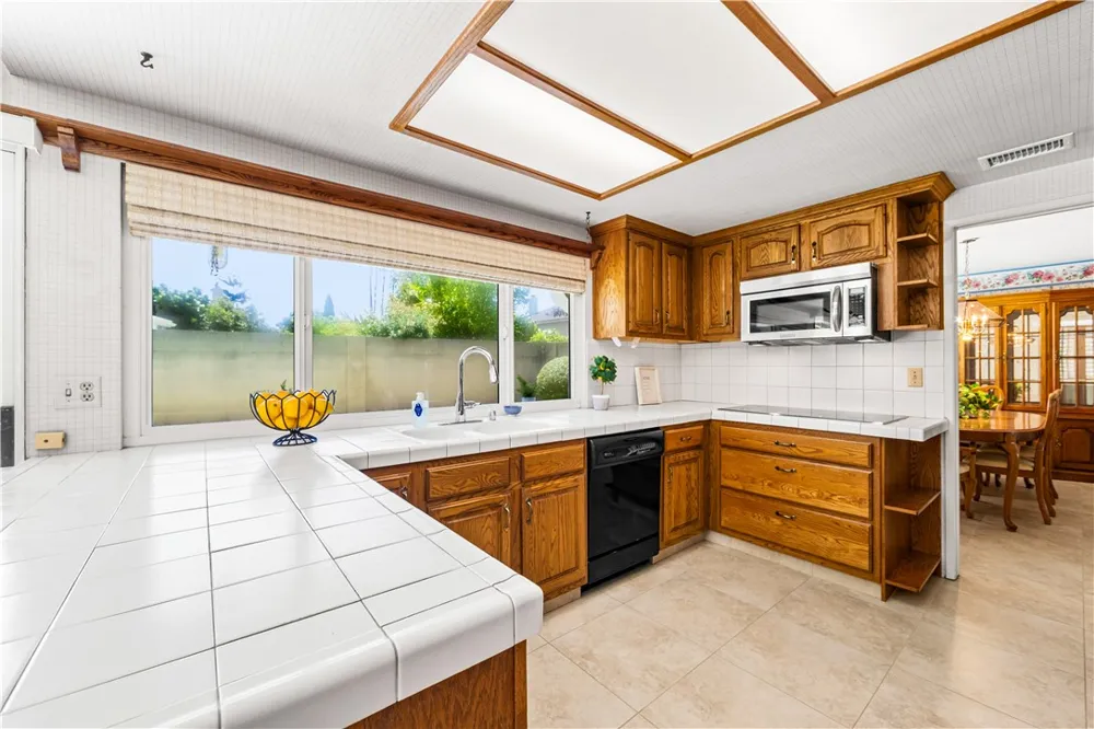 9652 Duke Westminster, CA 92683