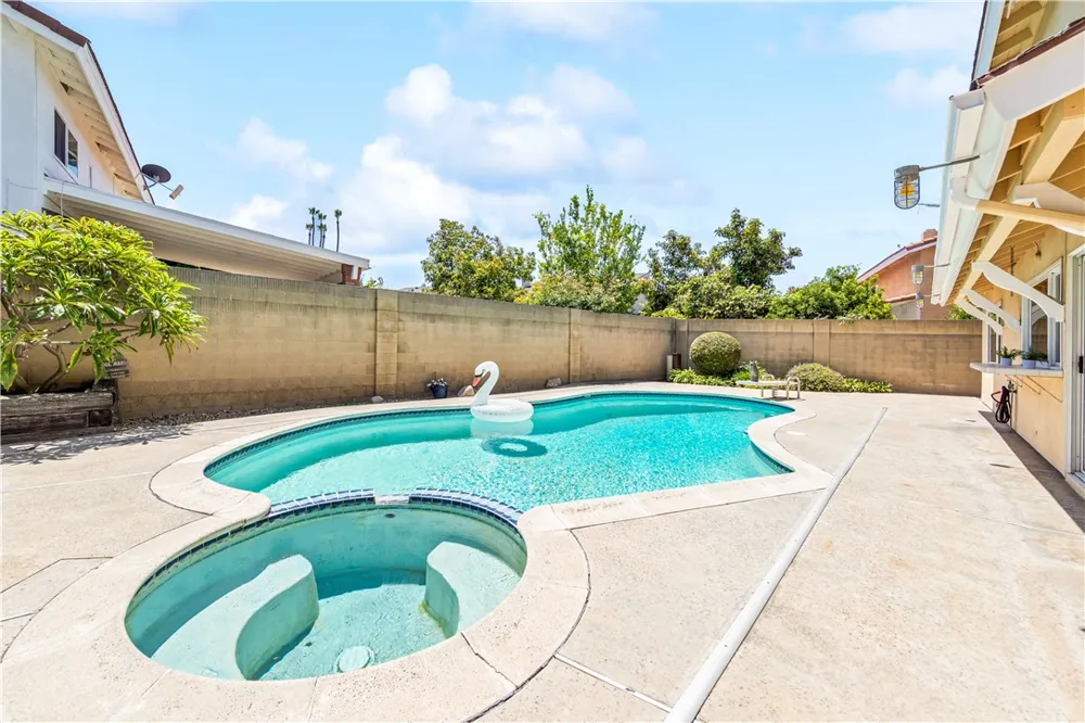 9652 Duke Westminster, CA 92683