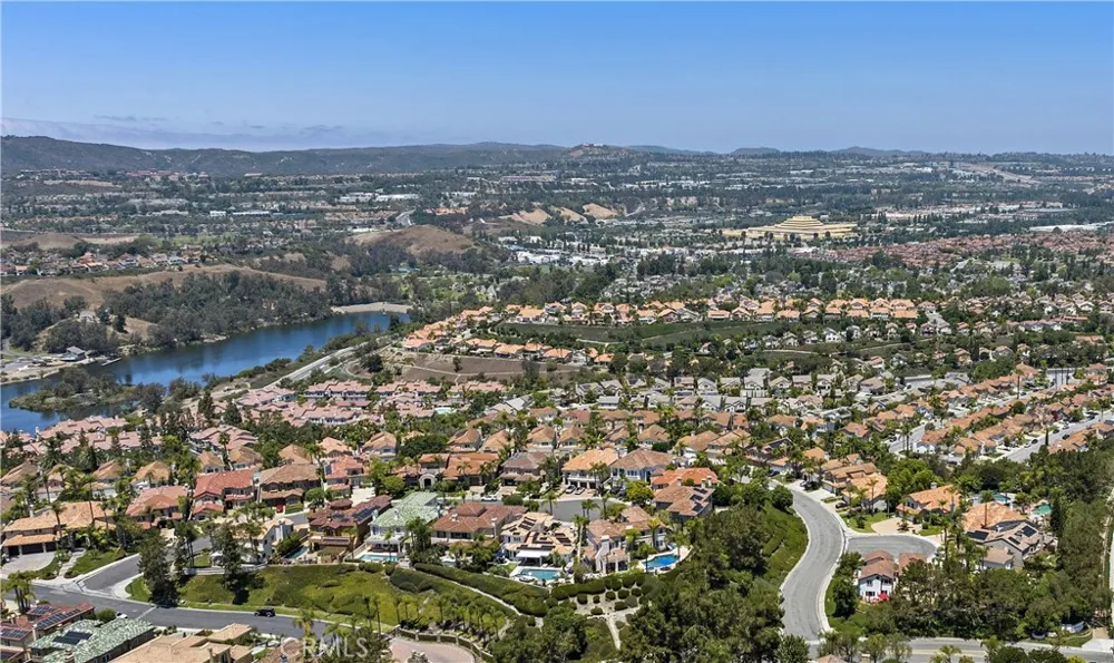28732 Calle Vista Laguna Niguel, CA 92677