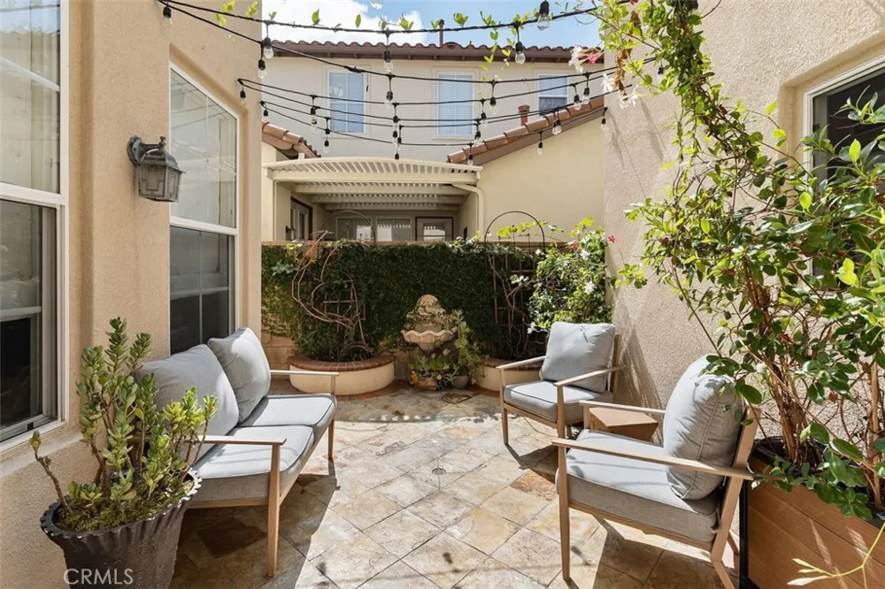 41 Carpenteria Irvine, CA 92602