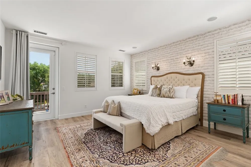 41 Carpenteria Irvine, CA 92602
