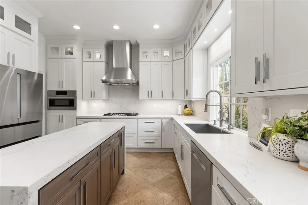 41 Carpenteria Irvine, CA 92602