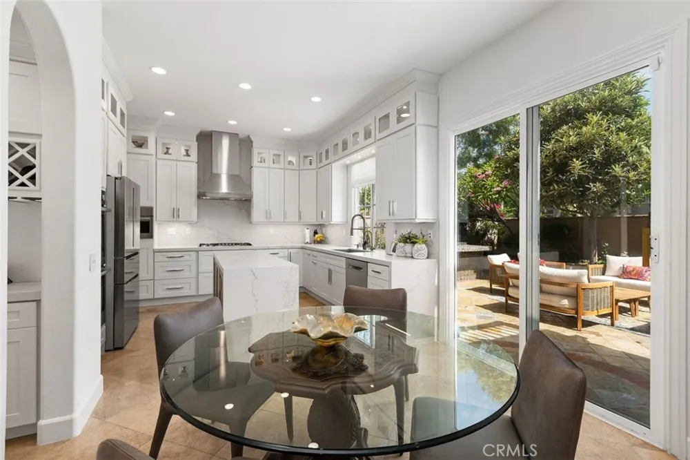 41 Carpenteria Irvine, CA 92602