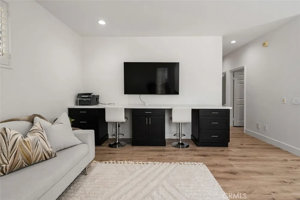 41 Carpenteria Irvine, CA 92602