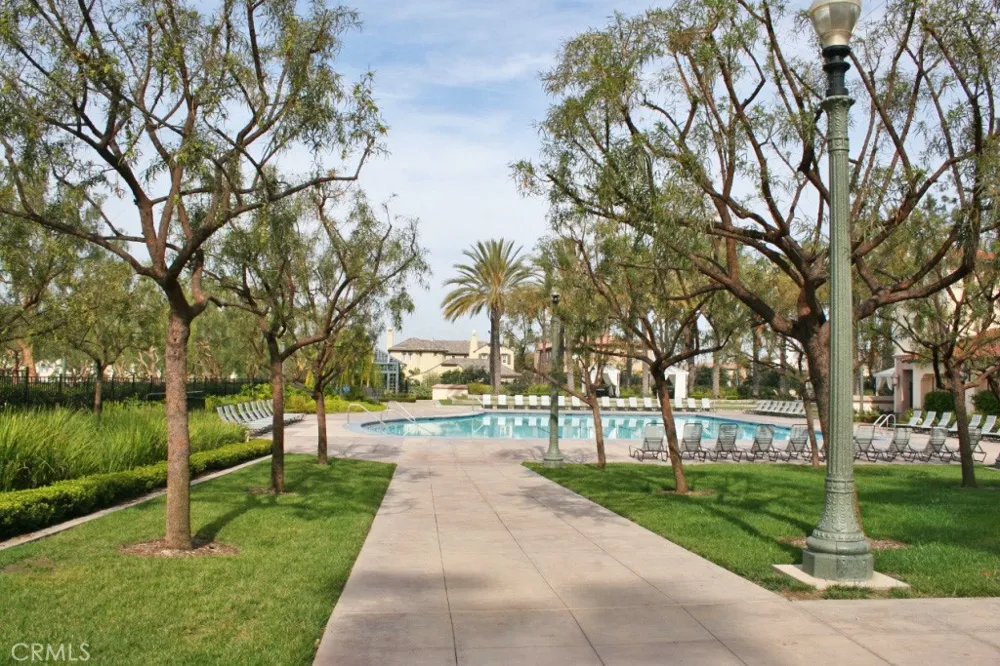 41 Carpenteria Irvine, CA 92602
