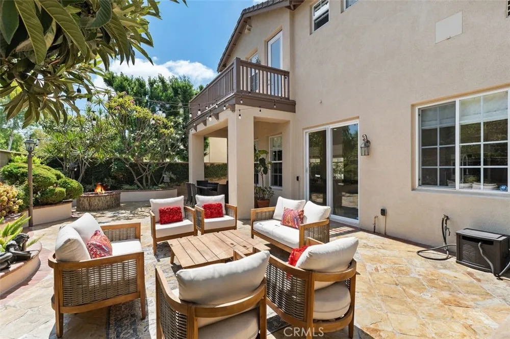 41 Carpenteria Irvine, CA 92602