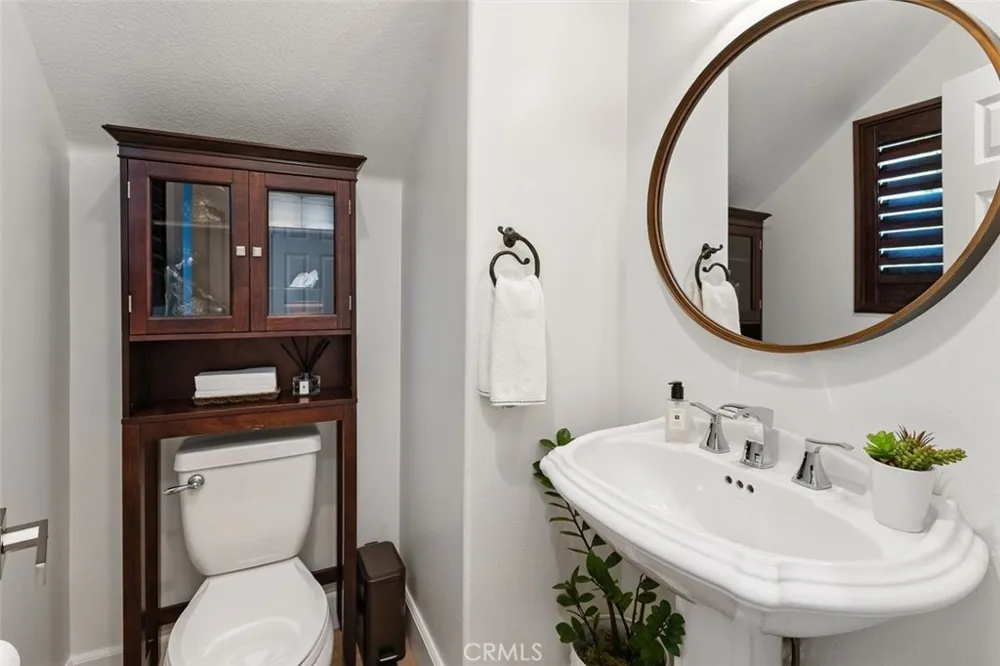 41 Carpenteria Irvine, CA 92602