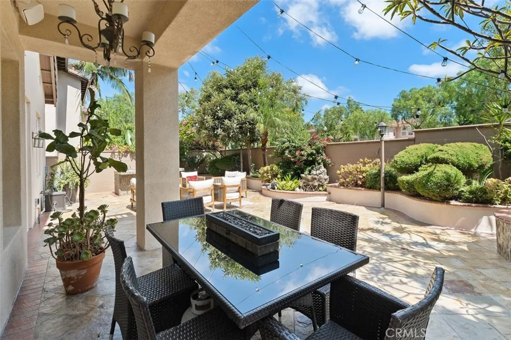 41 Carpenteria Irvine, CA 92602